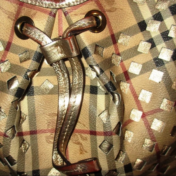 AUTHENTIC BURBERRY NOVA CHECK PERFORATED BAG - Picture 2 of 8